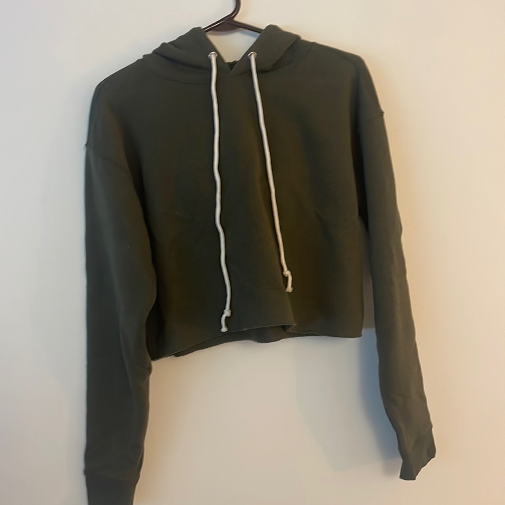 Cropped army green sweatshirt